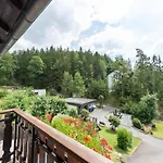Pretty In With Adjacent Forest Apartamento