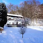 Pretty In With Adjacent Forest Apartamento