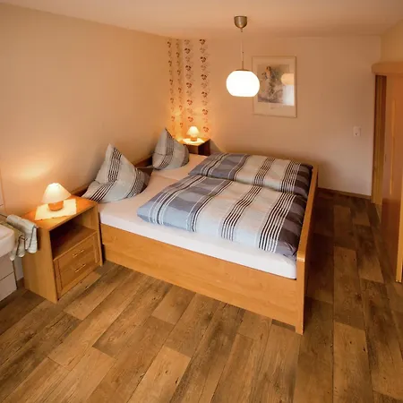 Pretty In With Adjacent Forest * メーデバッハ